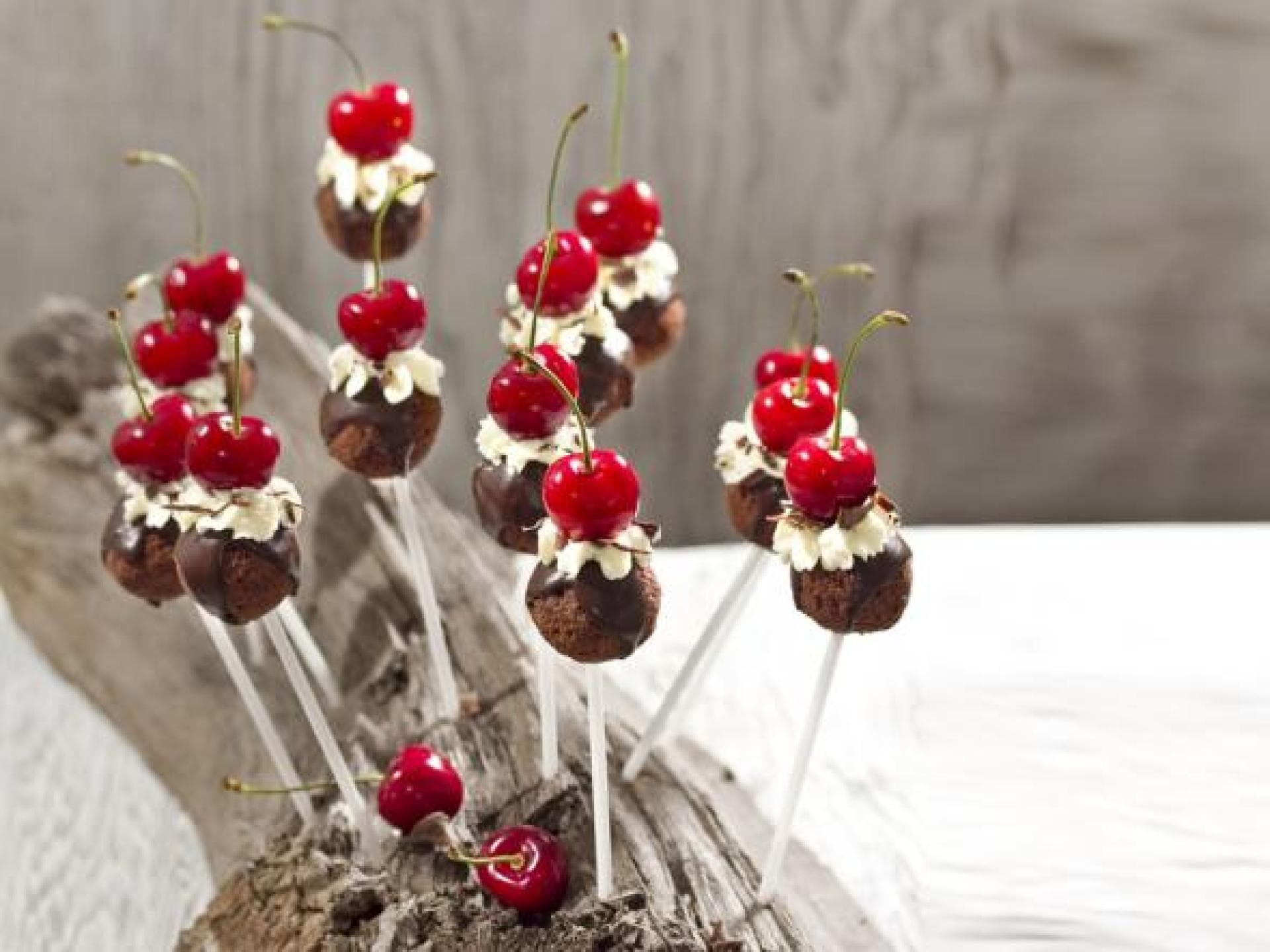 Schwarzwälder Kirsch Cake Pops Rezepte zum Valentinstag Schwarzwälder Kirsch Cake Pops Rezepte zum Valentinstag